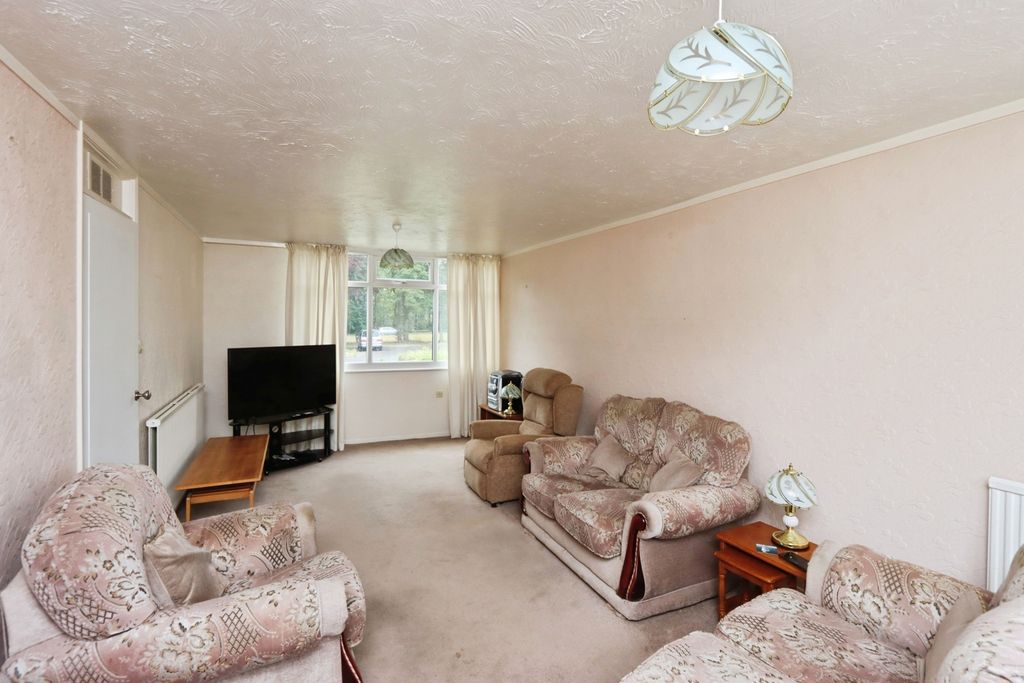 Property photo 2 of 17 Lounge