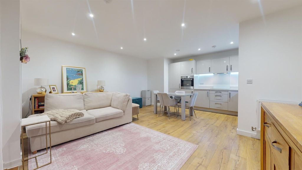 Property photo 1 of 12 6388766B8Fd69F001268Fd67_7E09Af6E1c0d9A5956d008E07