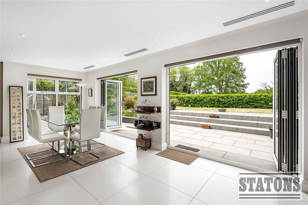 Additional image 4 of 3 bed flat for saleCockfosters Road, Cockfosters, Barnet EN4