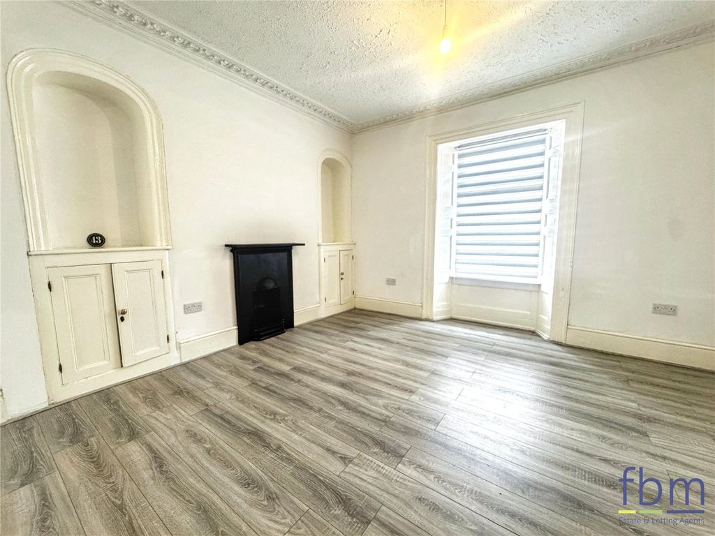 Property photo 3 of 22 Picture No. 30