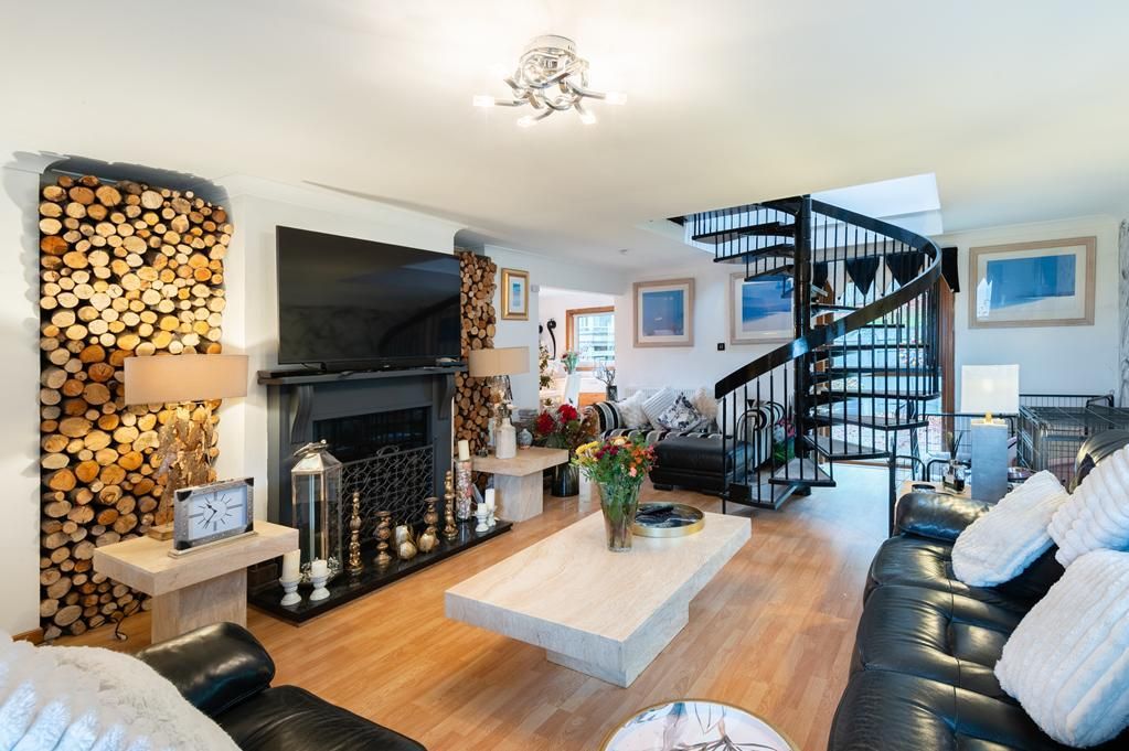 Property photo 3 of 39 Cup1432Seg Living Room.Jpg