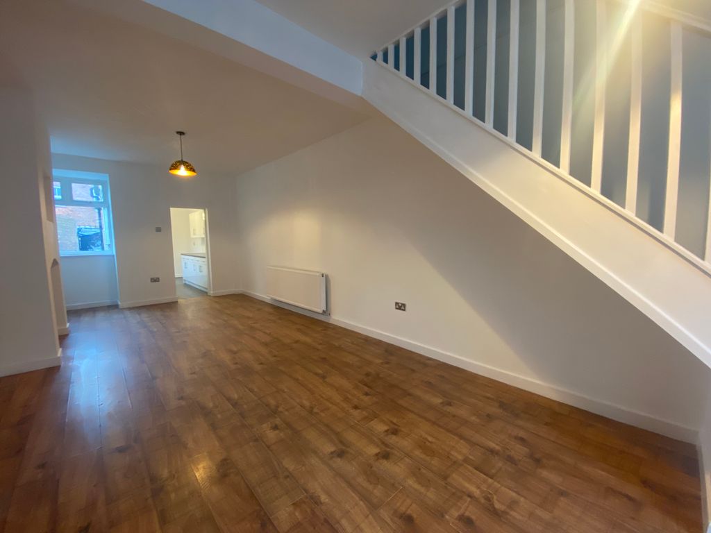 Property photo 3 of 10 Living Room (2)