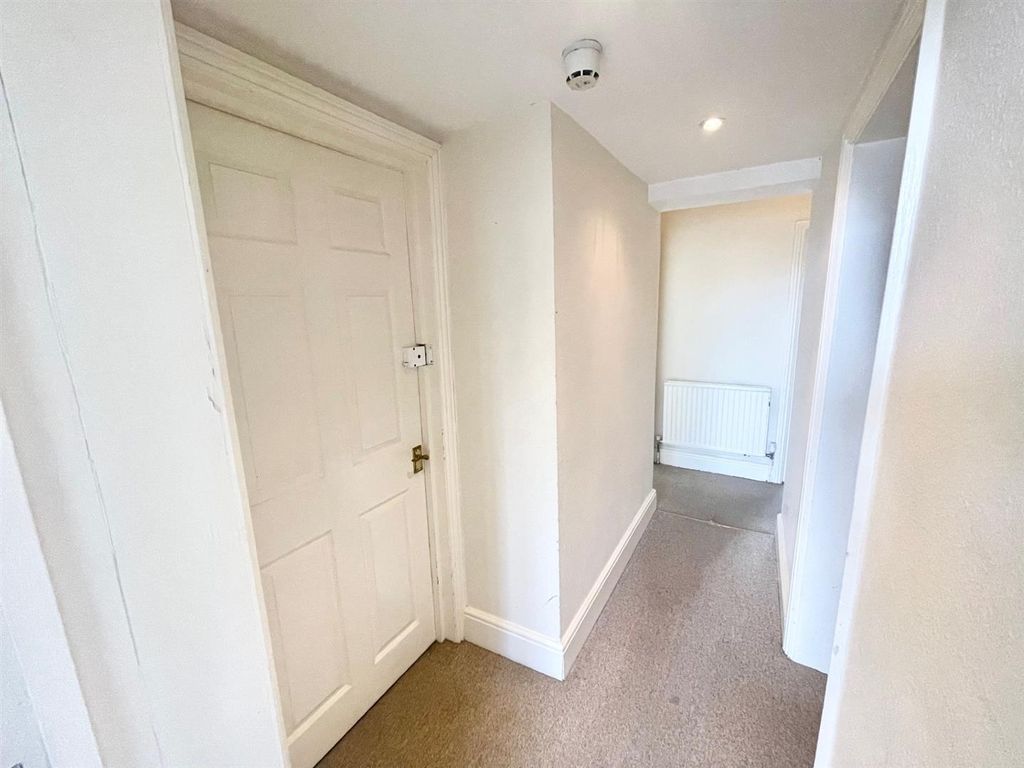 Property photo 2 of 11 Hall (2).Jpg