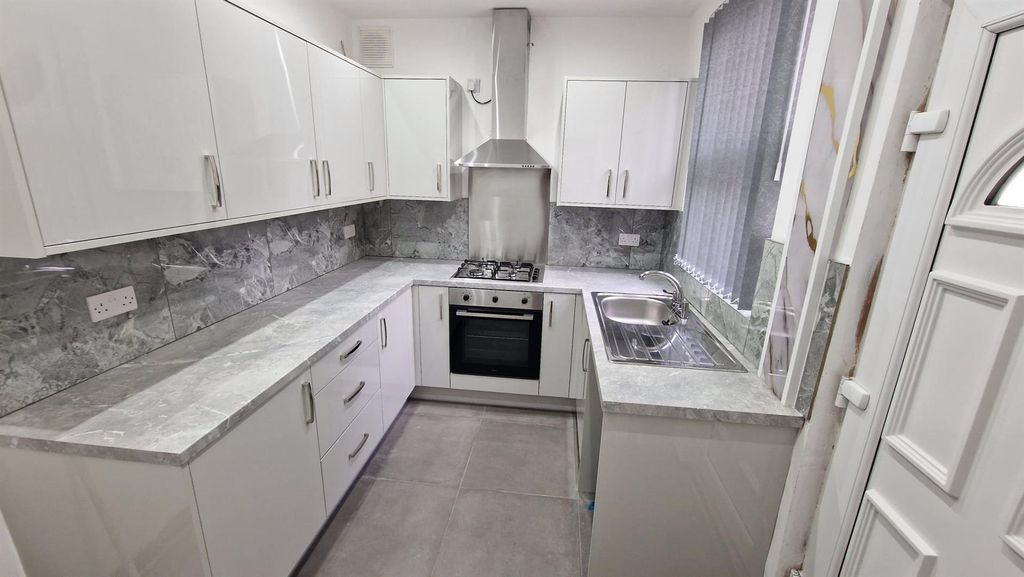 Property photo 1 of 18 Whatsapp Image 2026-10-19 At 17.05.51 (3).Jpeg
