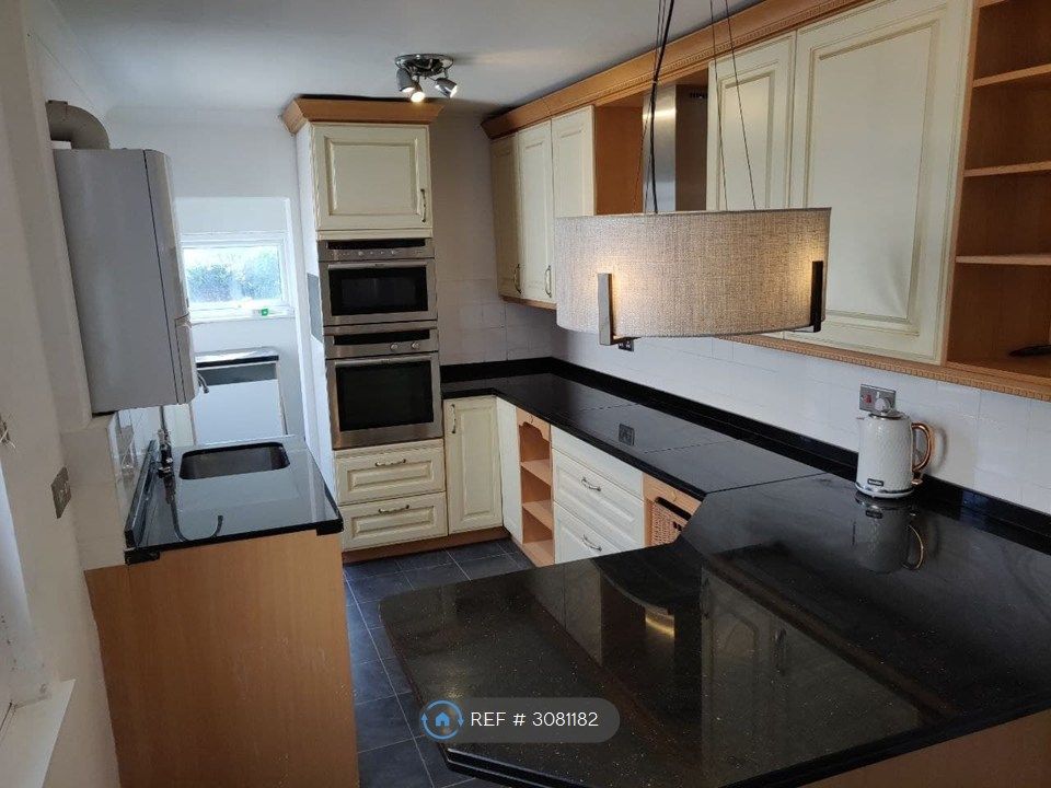 Property photo 2 of 15 Kitchen Built In Appliances
