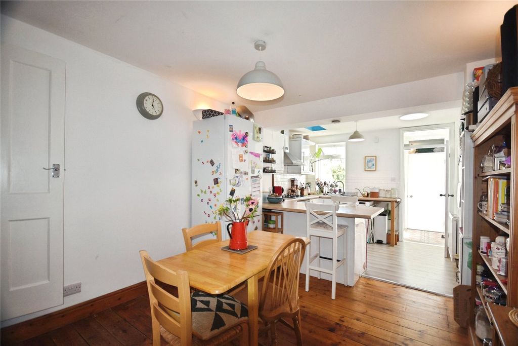 Property photo 2 of 12 Picture No. 11