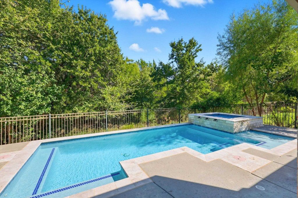 Property photo 1 of 31