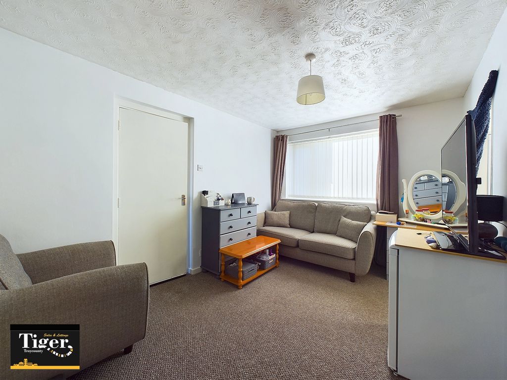 Property photo 3 of 9 Cam03440G0-Pr0176-Still007