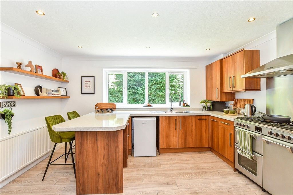 Property photo 3 of 14 Kitchen