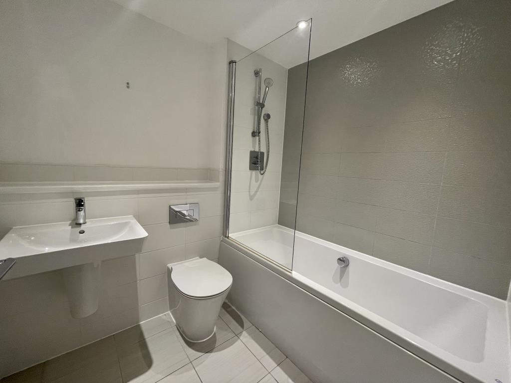 Property photo 2 of 12 Bathroom