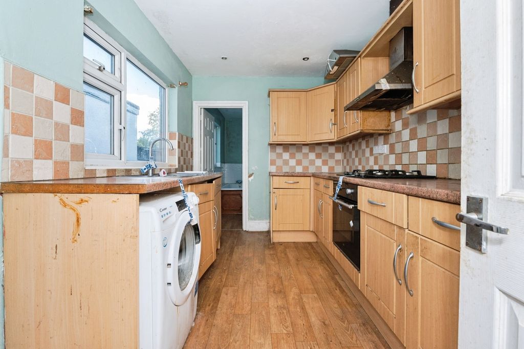 Property photo 2 of 12 Kitchen