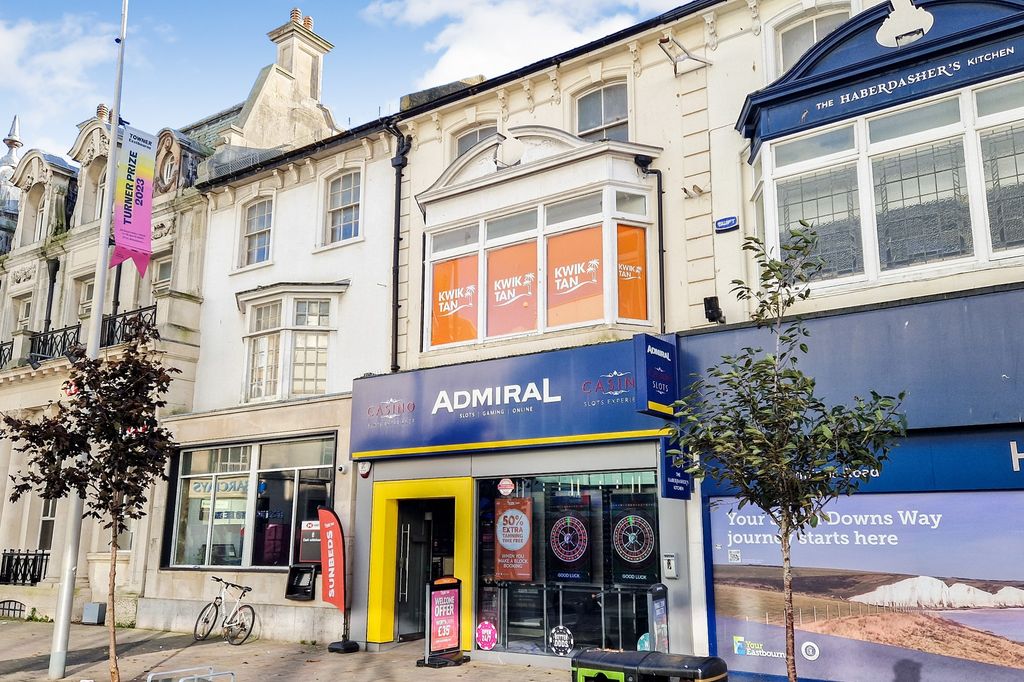 Property photo 3 of 4 92 Terminus Road, Eastbourne, Bn21 3LX