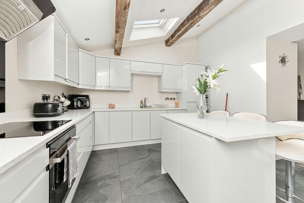 Property photo 3 of 43