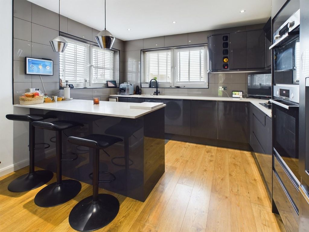 Property photo 3 of 15 Pr0132-Still006.Jpg