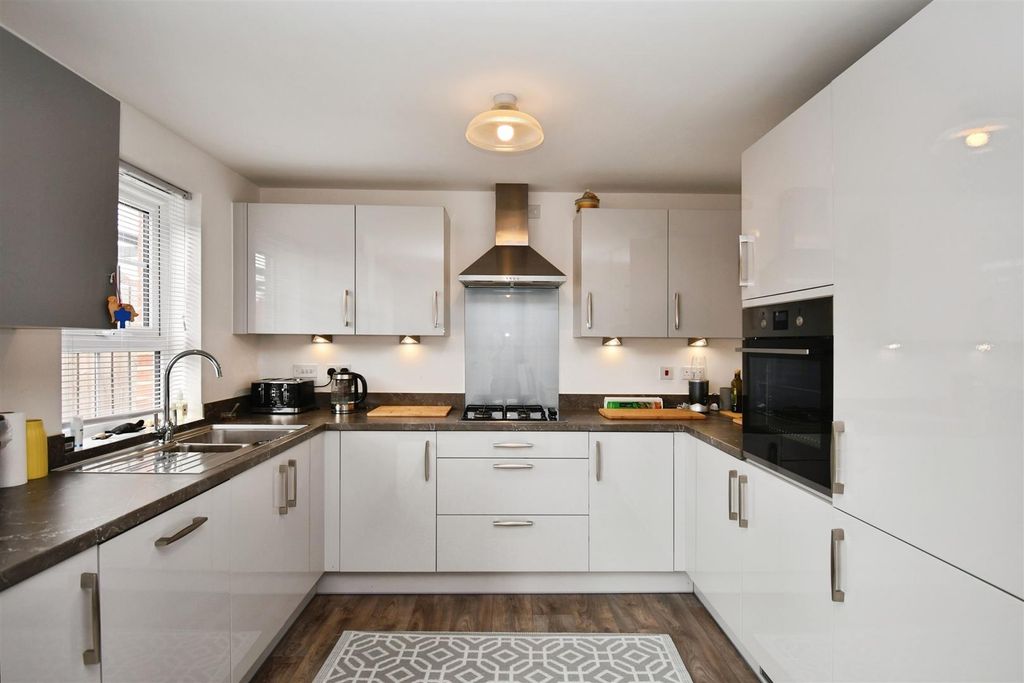 Property photo 3 of 15 Kitchen / Diner