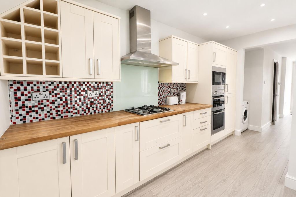 Property photo 3 of 16 Kitchen