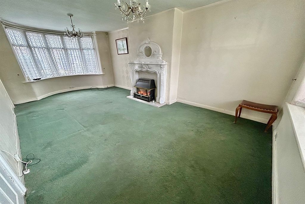 Property photo 2 of 22 Living Room