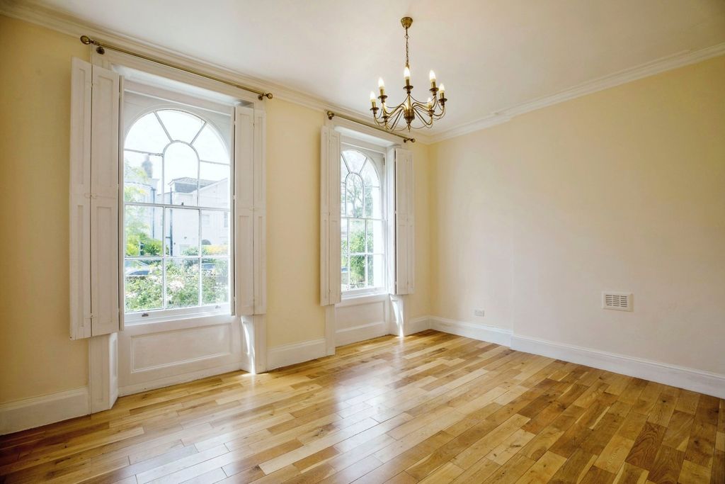 Property photo 3 of 8 Picture No. 26