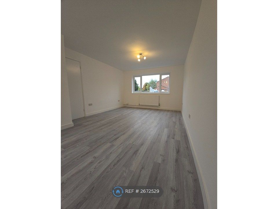 Property photo 3 of 21 Living Room