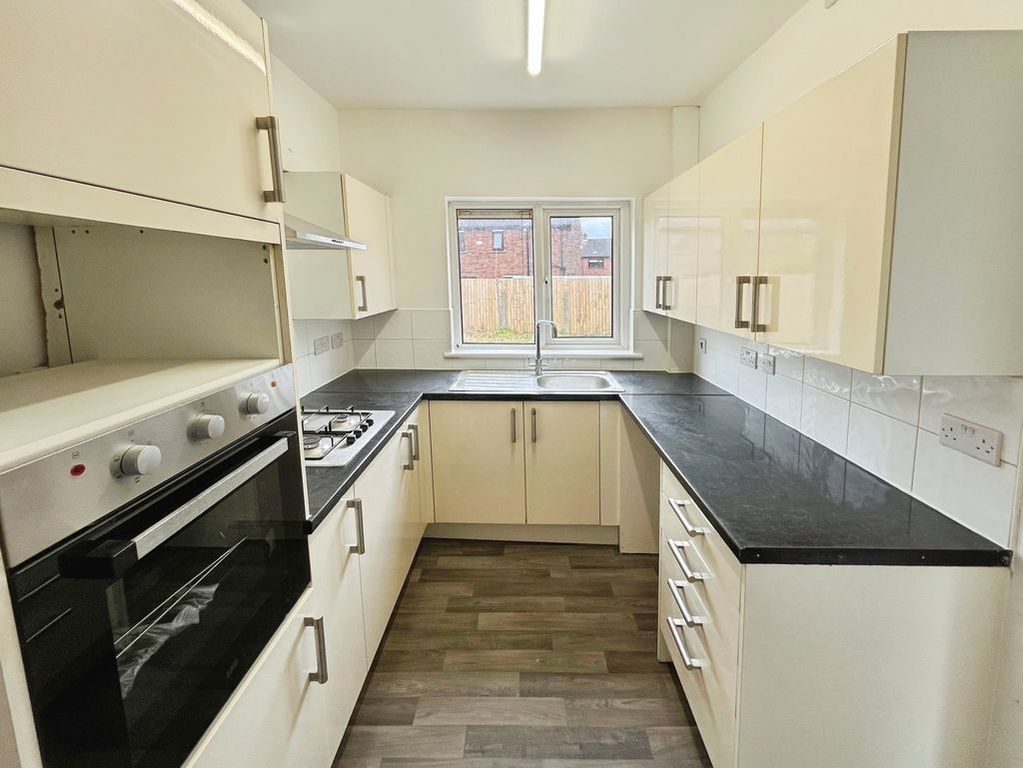 Property photo 3 of 16 Kitchen