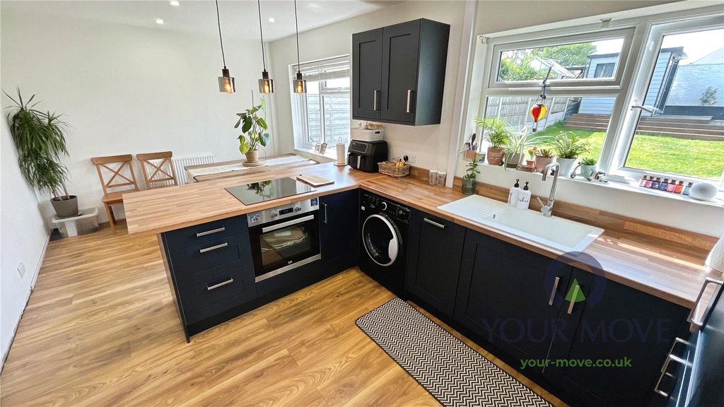 Property photo 3 of 18 Kitchen/Dining Room