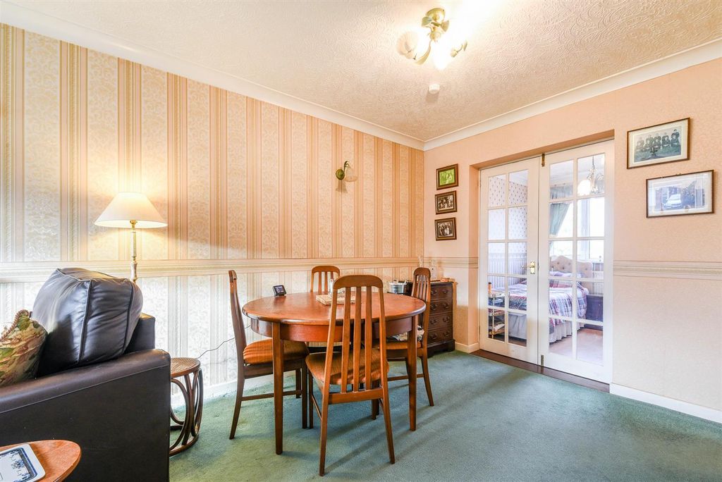 Property photo 3 of 22 Lounge/Diner