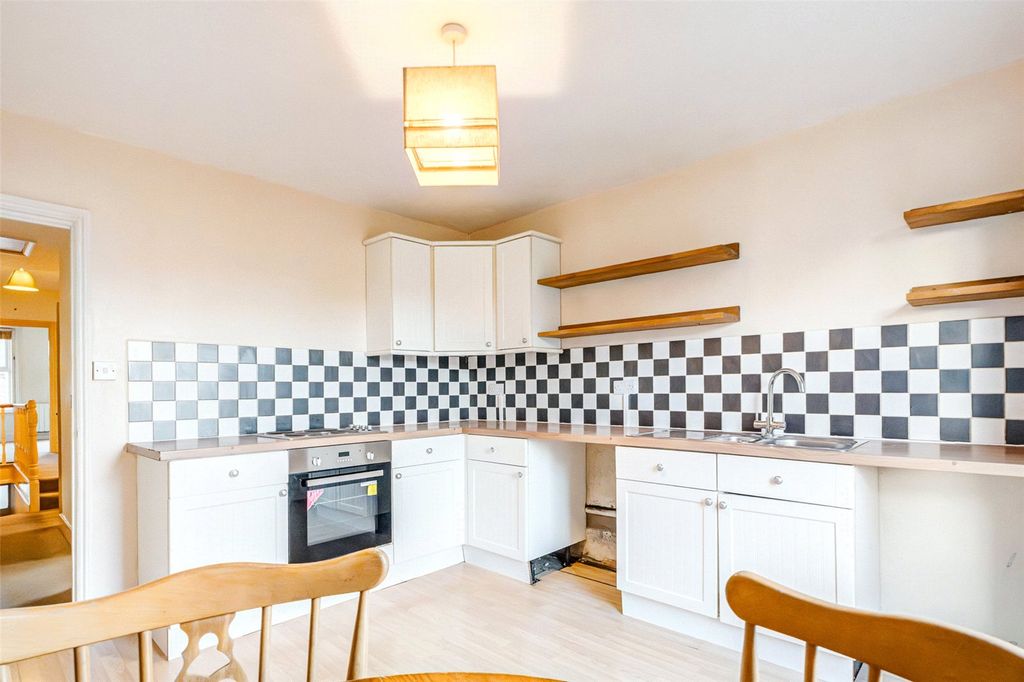 Property photo 2 of 13 Picture No. 12