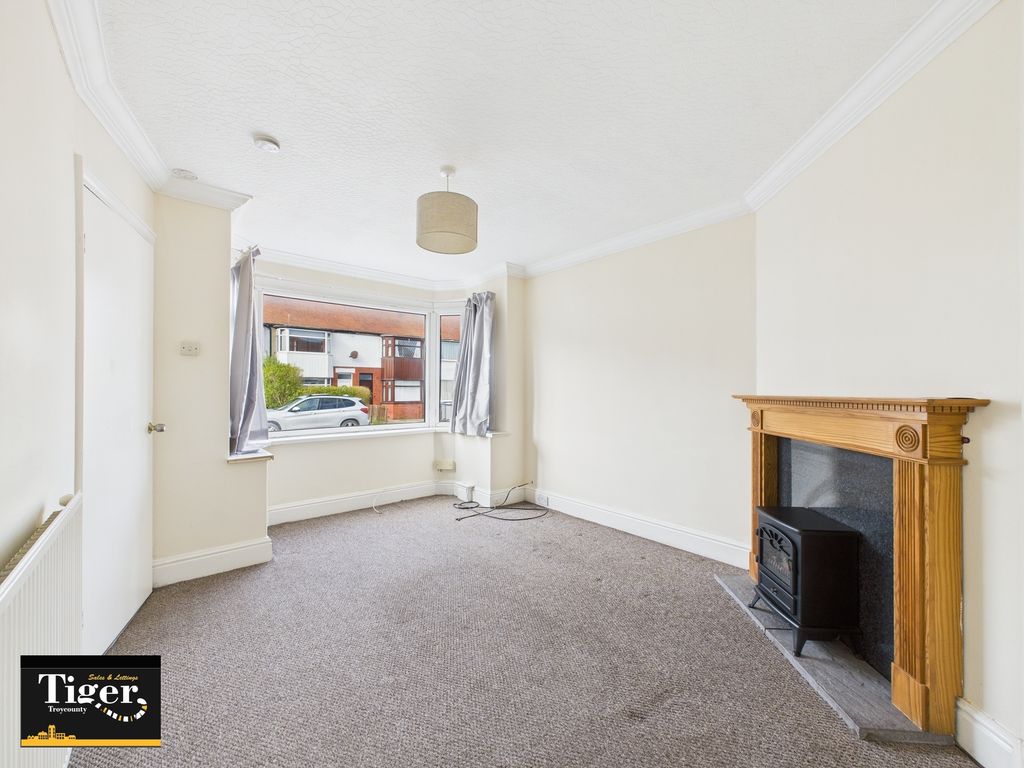 Property photo 3 of 13 Cam03440G0-Pr0279-Still003