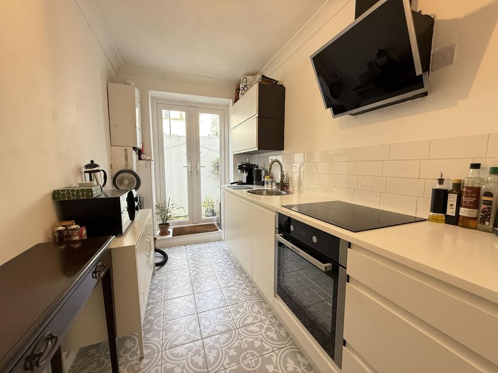 Property photo 3 of 9 Kitchen