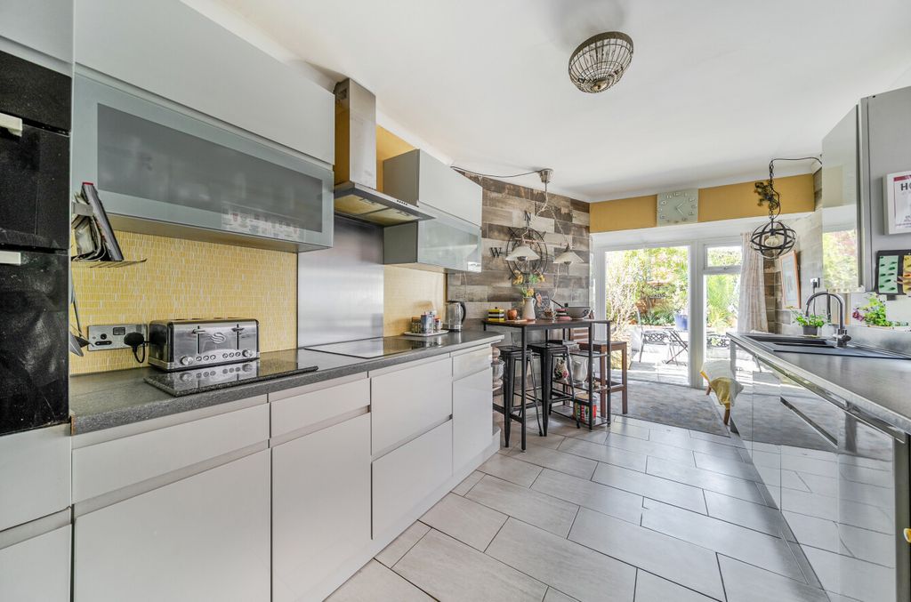 Property photo 2 of 14 Kitchen