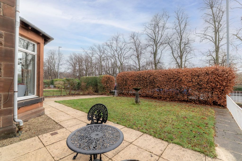 Property photo 2 of 39