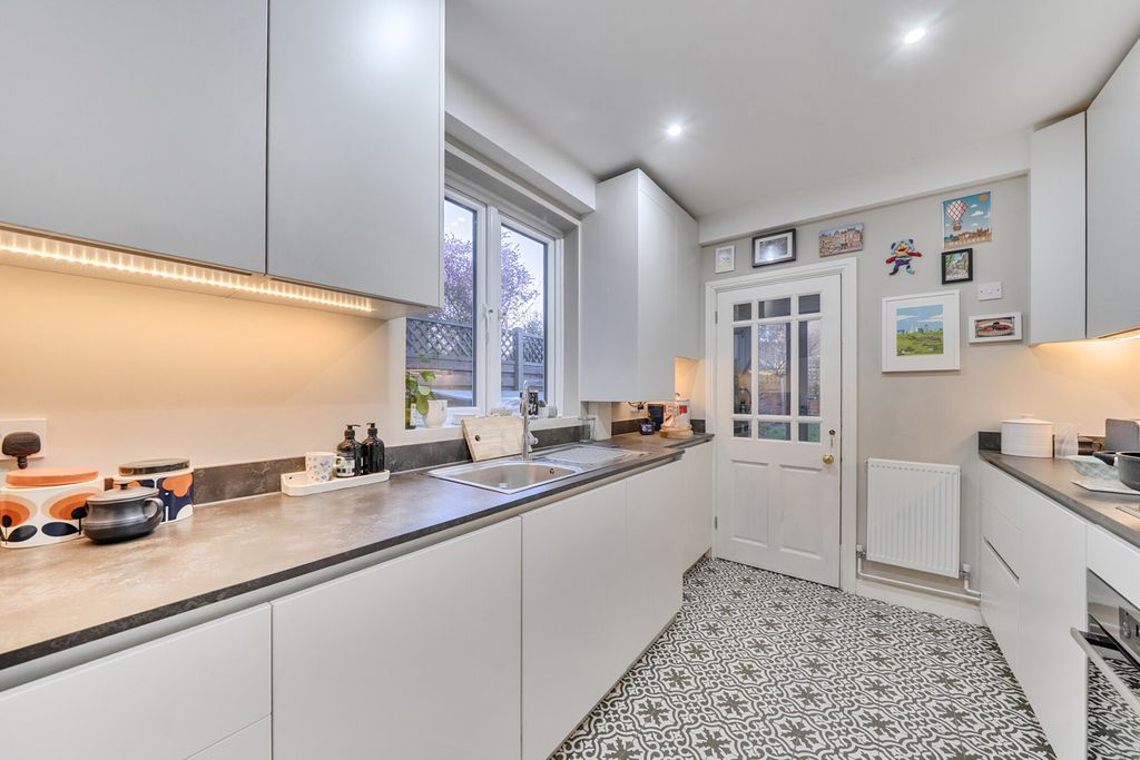 Property photo 3 of 20 1426180-18-69B1Bc...