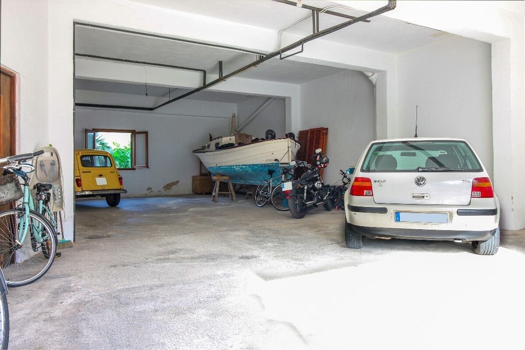 Property photo 2 of 10 C2275 (2)
