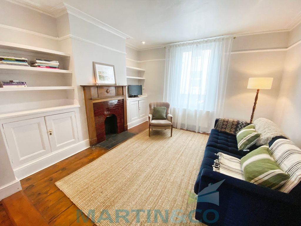 Property photo 2 of 22 Living Room