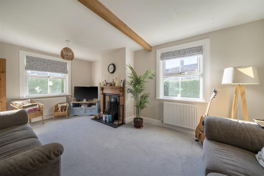 Property photo 2 of 31 Sitting Room