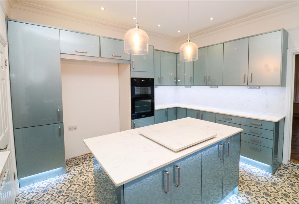 Additional image 5 of 7 bed detached house for saleSalisbury Road, Farnborough GU14