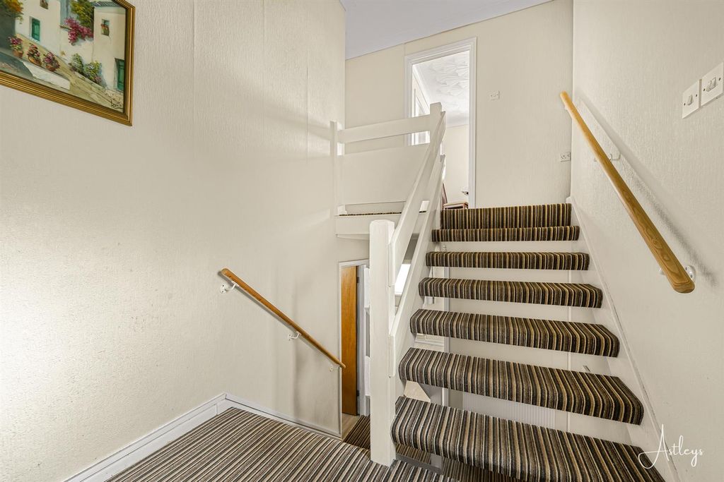 Property photo 3 of 17 Hall
