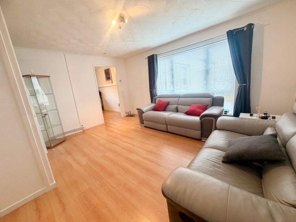 Property photo 2 of 7 Lounge