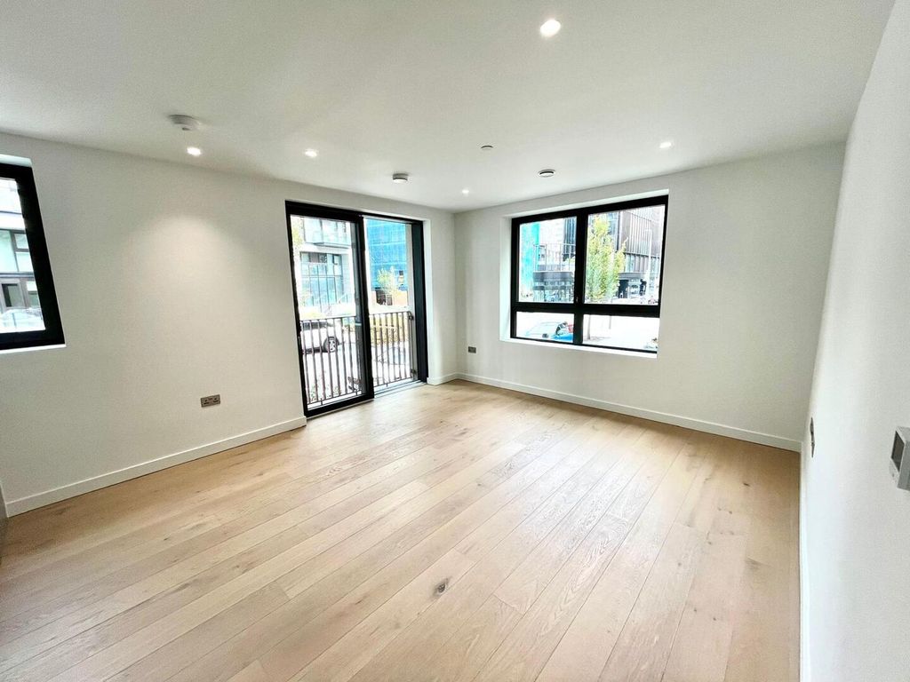 Property photo 1 of 12 Living Room