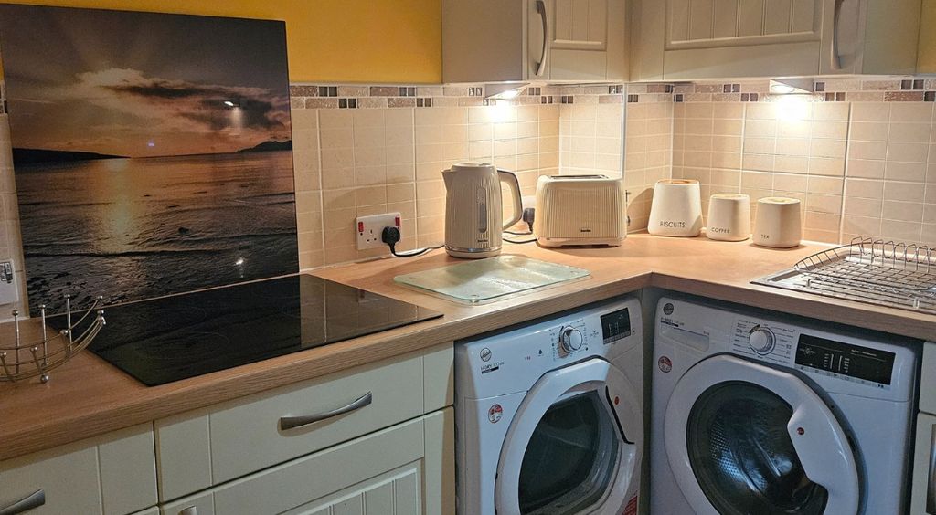 Property photo 3 of 11 Kitchen