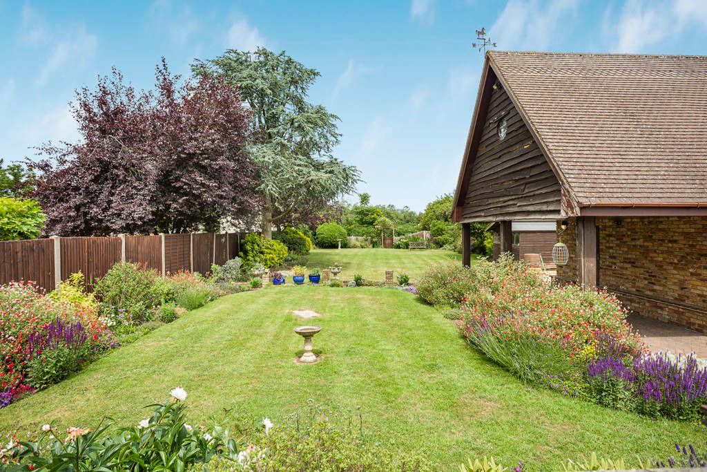 Property photo 2 of 25 Garden