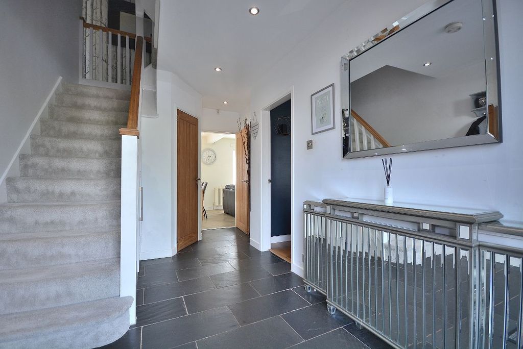 Property photo 3 of 37