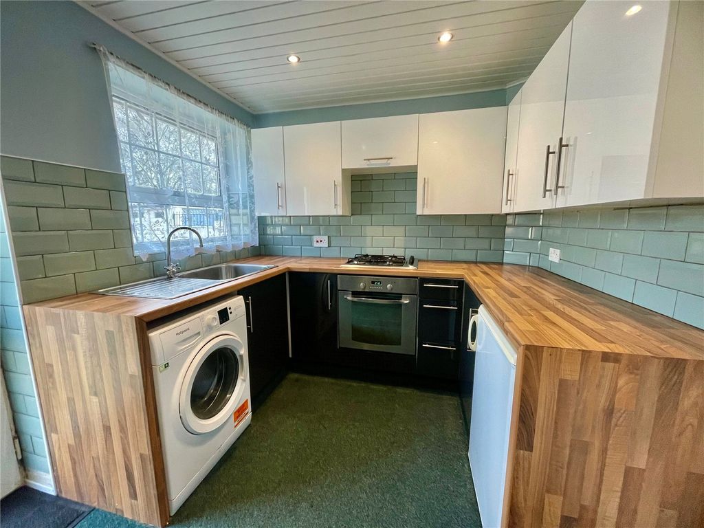 Property photo 2 of 14 Kitchen