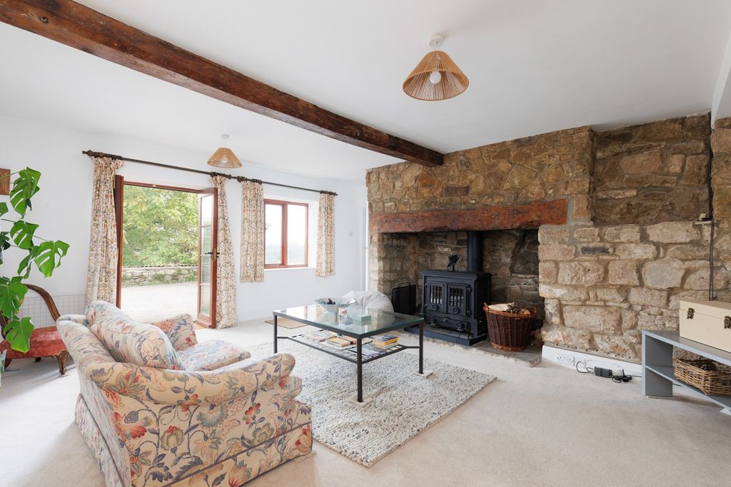 Property photo 3 of 33 4561805