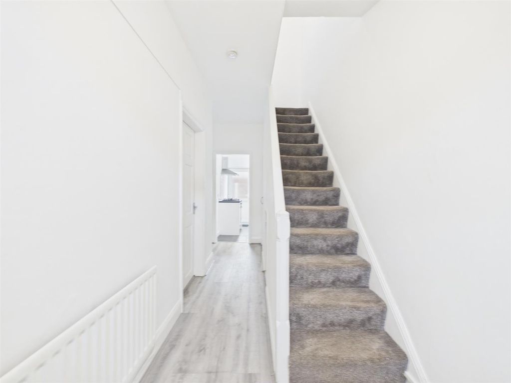 Property photo 2 of 33 Cam03844G0-Pr0418-Still001.Jpg