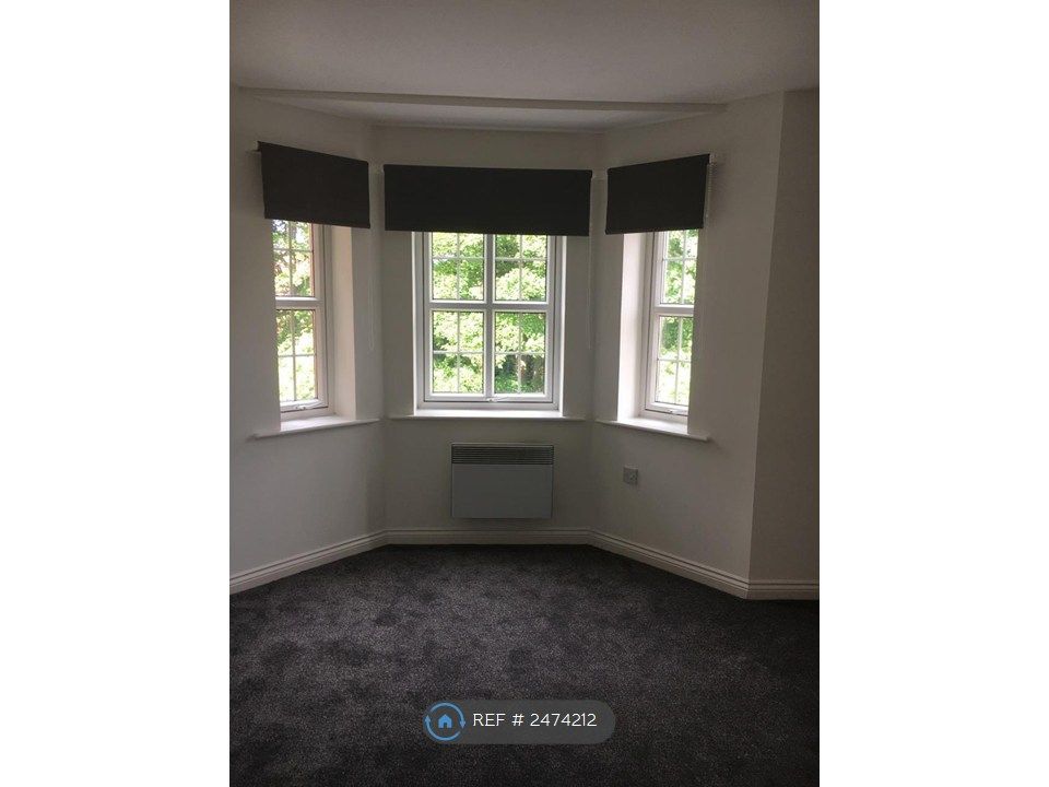 Property photo 1 of 7 Bay Windows In Living Room