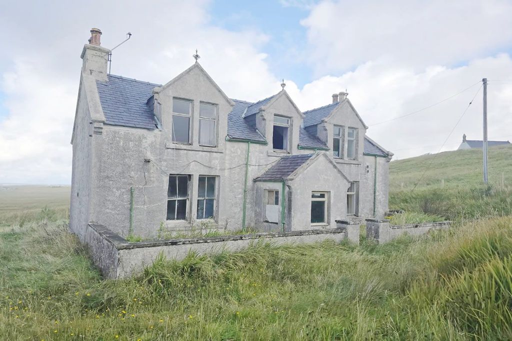 Property photo 1 of 9
