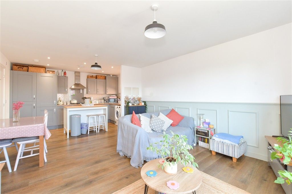 Property photo 1 of 10 Lounge/Kitchen