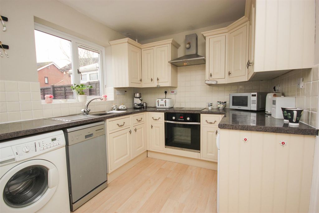 Property photo 3 of 13 Kitchen..Jpg