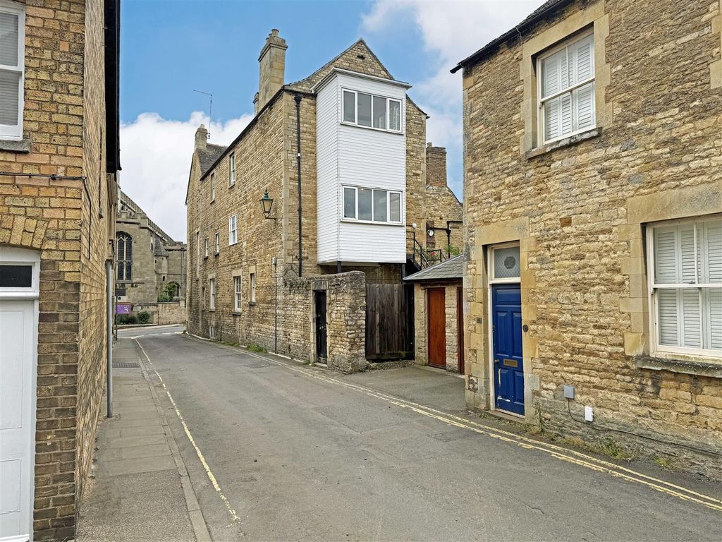 Property photo 2 of 13 High Street St Martins, Stamford